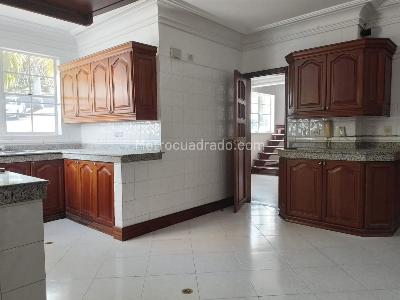 Casa de 3 alcobas en venta en El Poblado, Medellín, 326 m² · foto 3 de 15