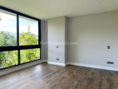 Apartamento de 2 alcobas en venta en El Castillo, Medellín, 203 m² · foto 11 de 16