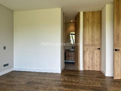 Apartamento de 2 alcobas en venta en El Castillo, Medellín, 203 m² · foto 12 de 16