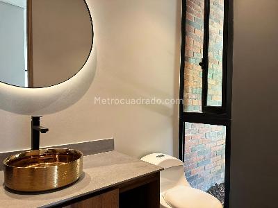 Apartamento de 2 alcobas en venta en El Castillo, Medellín, 203 m² · foto 13 de 16