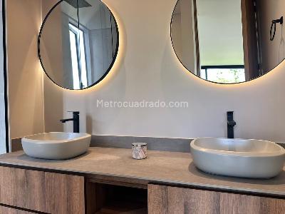 Apartamento de 2 alcobas en venta en El Castillo, Medellín, 203 m² · foto 14 de 16