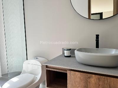 Apartamento de 2 alcobas en venta en El Castillo, Medellín, 203 m² · foto 15 de 16