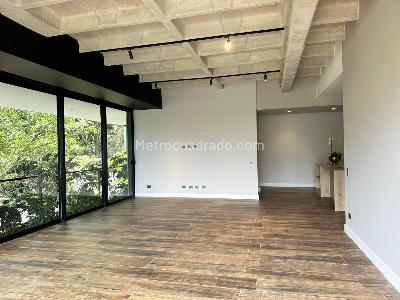 Apartamento de 2 alcobas en venta en El Castillo, Medellín, 203 m² · foto 1 de 16