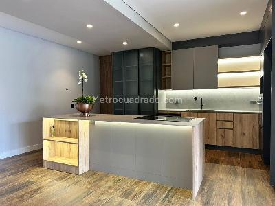 Apartamento de 2 alcobas en venta en El Castillo, Medellín, 203 m² · foto 3 de 16