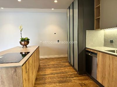 Apartamento de 2 alcobas en venta en El Castillo, Medellín, 203 m² · foto 4 de 16