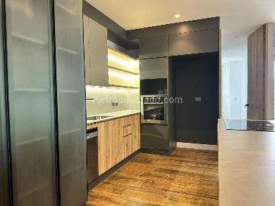 Apartamento de 2 alcobas en venta en El Castillo, Medellín, 203 m² · foto 5 de 16