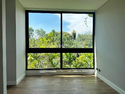 Apartamento de 2 alcobas en venta en El Castillo, Medellín, 203 m² · foto 7 de 16