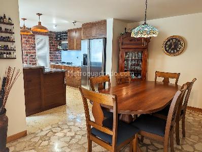 Casa de 4 alcobas en venta en Loma Del Escobero, Envigado, 224 m² · foto 3 de 10