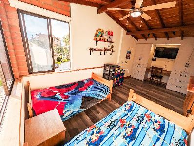 Casa de 4 alcobas en venta en Loma Del Escobero, Envigado, 224 m² · foto 6 de 10