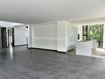Casa de 4 alcobas en venta en Envigado, Envigado, 450 m² · foto 2 de 19