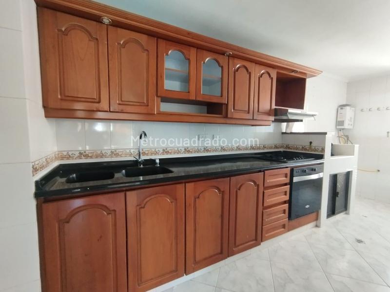 Apartamento de 3 Alcobas en El Poblado con Balcón y Parqueadero Cubierto - 4