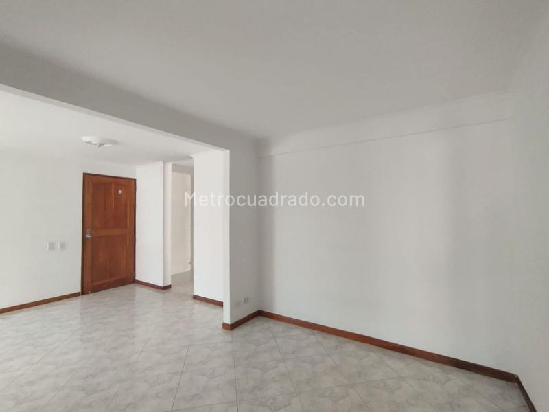 Apartamento de 3 Alcobas en El Poblado con Balcón y Parqueadero Cubierto - 6