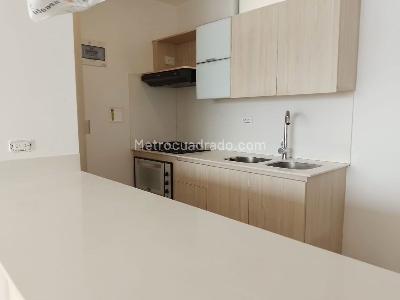 Apartamento de 3 alcobas en arriendo en El Poblado, Medellín, 100 m² · foto 3 de 17