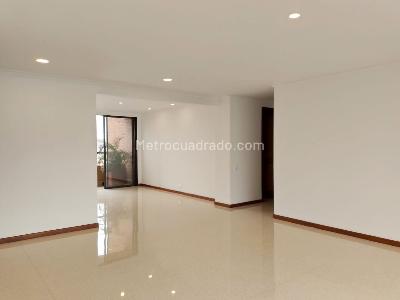 Apartamento en arriendo en El Poblado, Medellín · foto 2 de 19