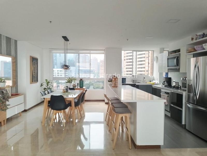 Furnished 3BR Apartment Near Shopping in El Poblado - 2