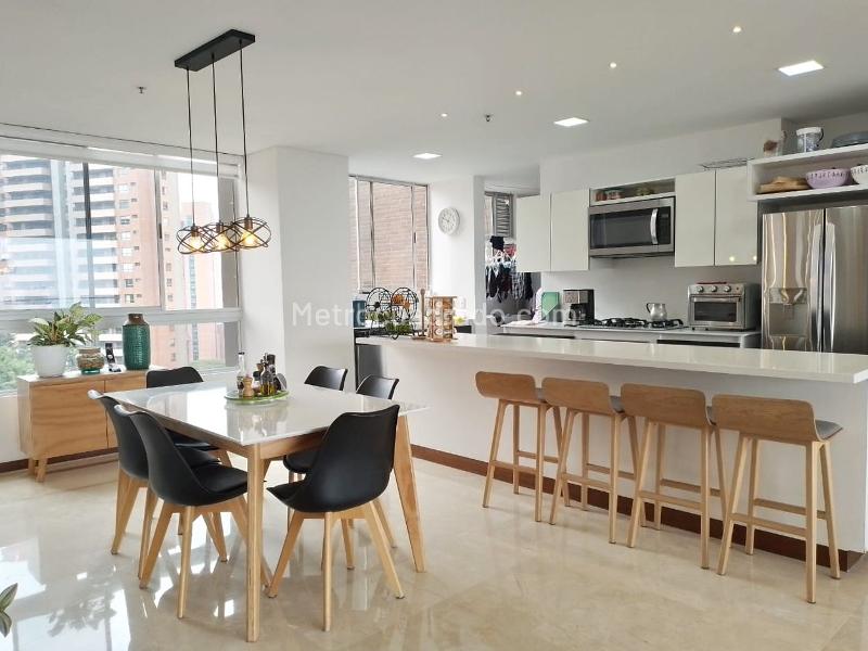 Furnished 3BR Apartment Near Shopping in El Poblado - 7