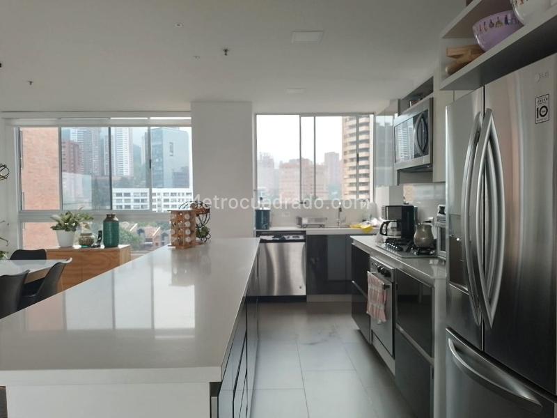 Furnished 3BR Apartment Near Shopping in El Poblado - 9