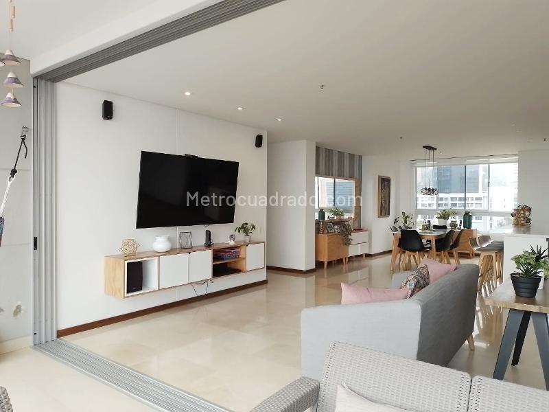 Apartamento Moderno de 3 Alcobas en El Poblado con Piscina - 4