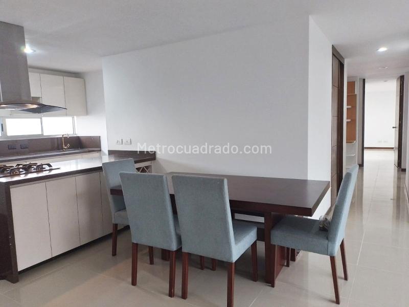 Apartamento de 3 Alcobas con Terraza en El Poblado - 3
