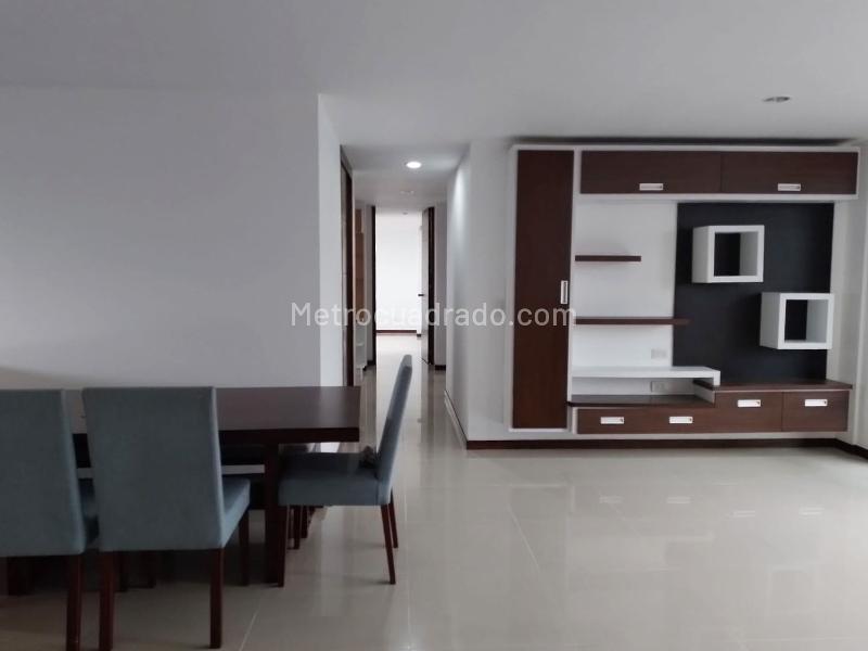 Apartamento de 3 Alcobas con Terraza en El Poblado - 4