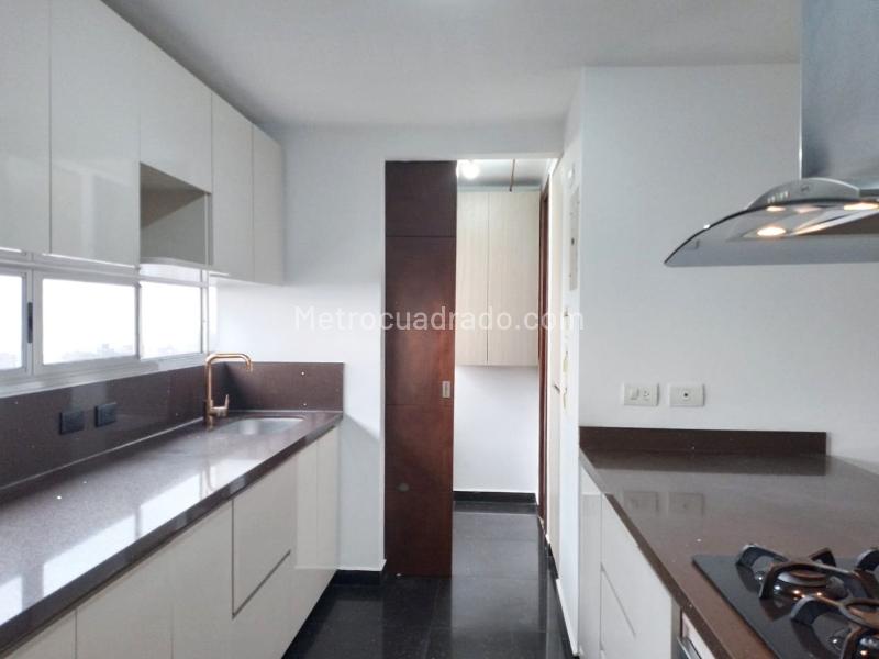 Apartamento de 3 Alcobas con Terraza en El Poblado - 9