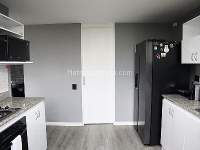 Apartamento de 2 alcobas en arriendo en El Poblado, Medellín, 122 m² · foto 9 de 20