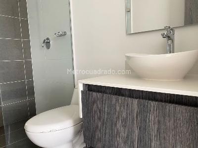 Apartamento de 2 alcobas en arriendo en El Poblado, Medellín, 80 m² · foto 14 de 15