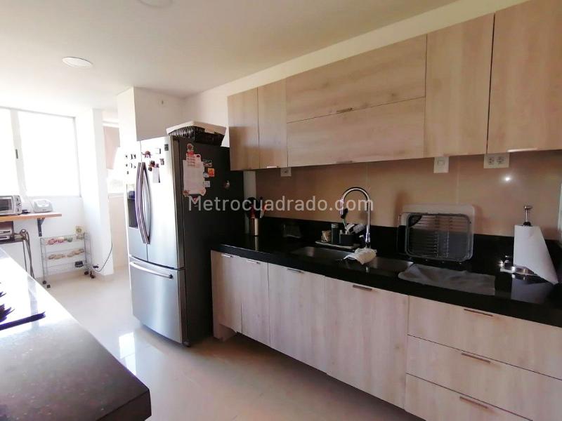 Apartamento Amplio de 3 Alcobas con Piscina en El Poblado - 5