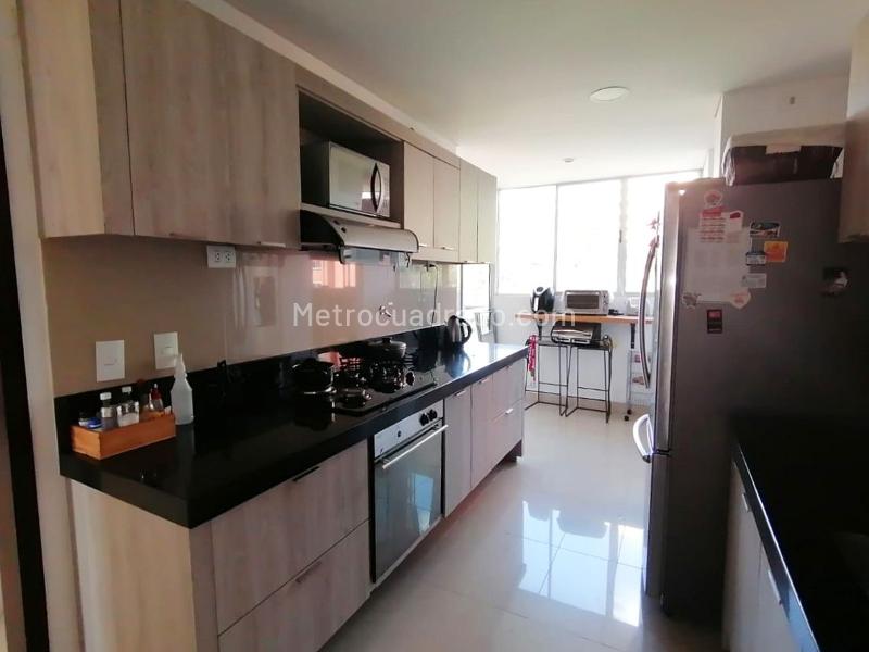 Apartamento Amplio de 3 Alcobas con Piscina en El Poblado - 6