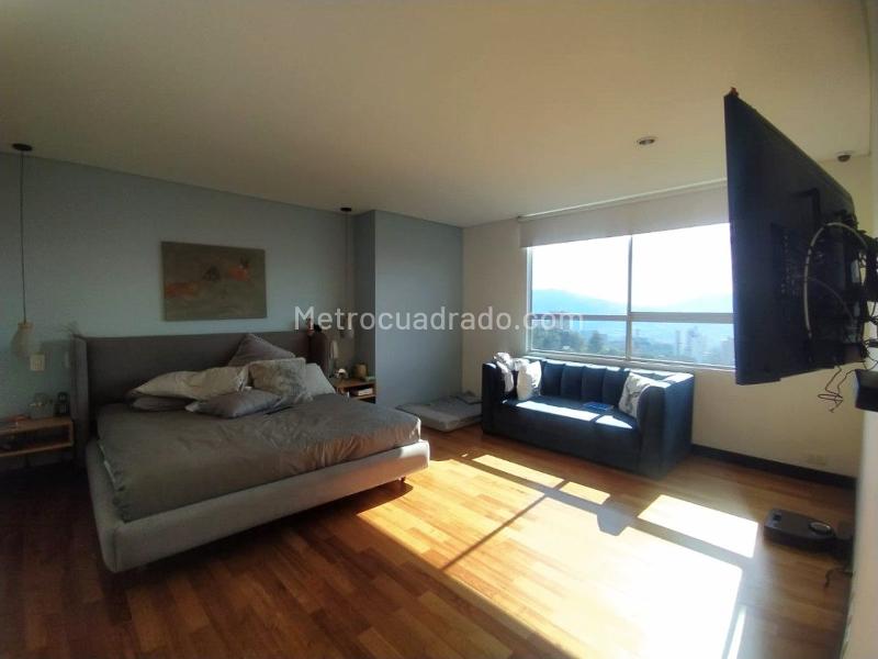 Apartamento Amplio de 3 Alcobas con Piscina en El Poblado - 8