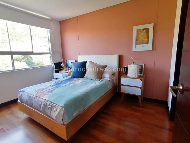 Apartamento Amplio de 3 Alcobas con Piscina en El Poblado - 9