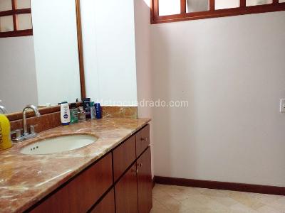 Casa de 3 alcobas en venta en El Poblado, Medellín, 249 m² · foto 18 de 20
