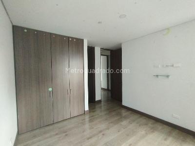 Apartamento de 3 alcobas en arriendo en El Poblado, Medellín, 127 m² · foto 11 de 15