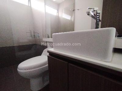 Apartamento de 3 alcobas en arriendo en El Poblado, Medellín, 127 m² · foto 14 de 15