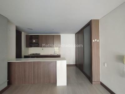 Apartamento de 3 alcobas en arriendo en El Poblado, Medellín, 127 m² · foto 5 de 15