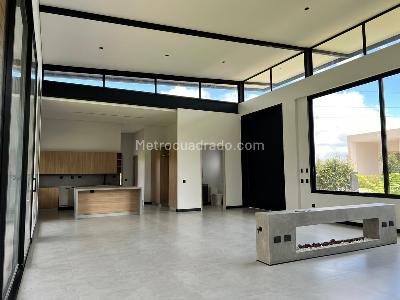 Casa de 3 alcobas en venta en Rionegro, Rionegro, 424 m² · foto 2 de 19
