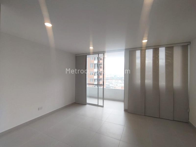 Apartamento de 3 Alcobas en El Poblado con Balcón y Parqueadero - 3