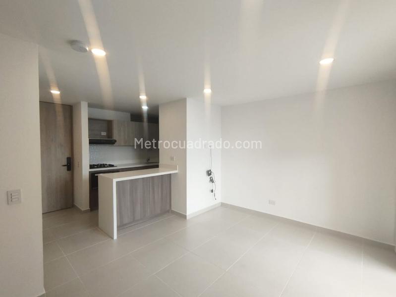 Apartamento de 3 Alcobas en El Poblado con Balcón y Parqueadero - 4