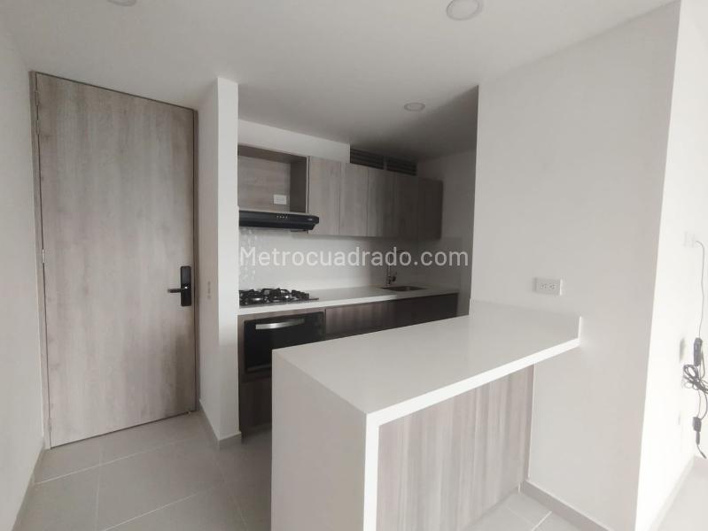 Apartamento de 3 Alcobas en El Poblado con Balcón y Parqueadero - 6