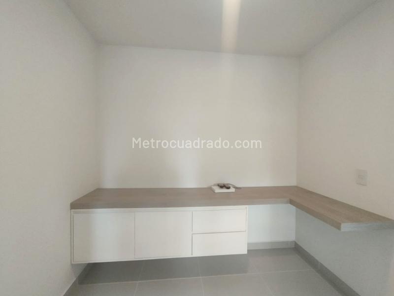Apartamento de 3 Alcobas en El Poblado con Balcón y Parqueadero - 7