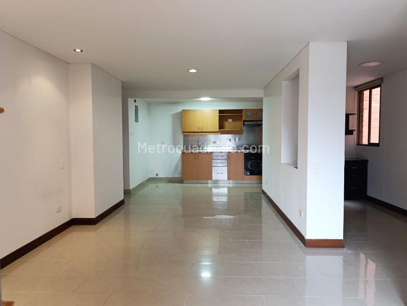 2BR Apartment with Balcony in El Poblado - 4