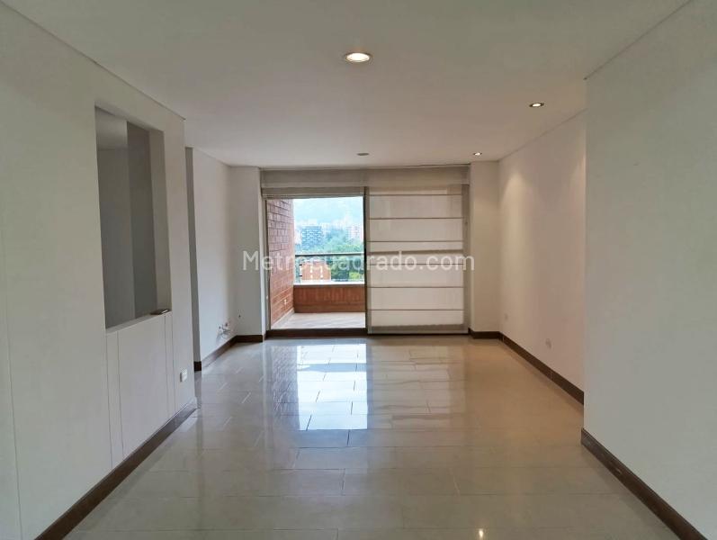 2BR Apartment with Balcony in El Poblado - 5