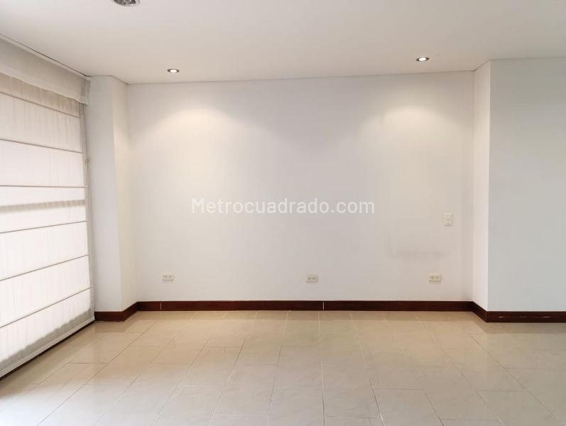 2BR Apartment with Balcony in El Poblado - 9