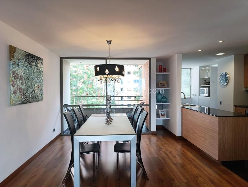 Apartamento Moderno de 2 Alcobas con Balcón en El Poblado El Tesoro - 2