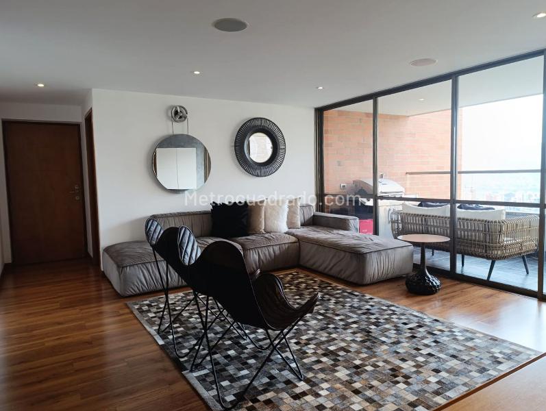 Apartamento Moderno de 2 Alcobas con Balcón en El Poblado El Tesoro - 3