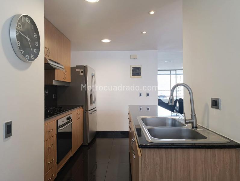 Apartamento Moderno de 2 Alcobas con Balcón en El Poblado El Tesoro - 5