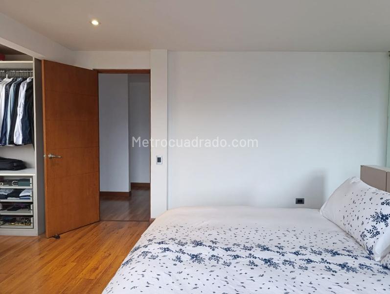 Apartamento Moderno de 2 Alcobas con Balcón en El Poblado El Tesoro - 8