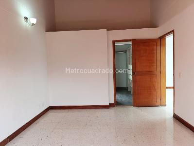Casa en arriendo en El Poblado, Medellín · foto 10 de 19