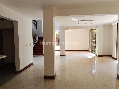 Casa en arriendo en El Poblado, Medellín · foto 2 de 19
