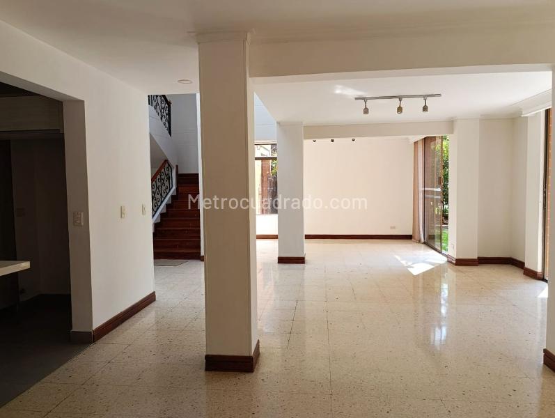 Casa de 5 Alcobas en El Poblado con Piscina - 2